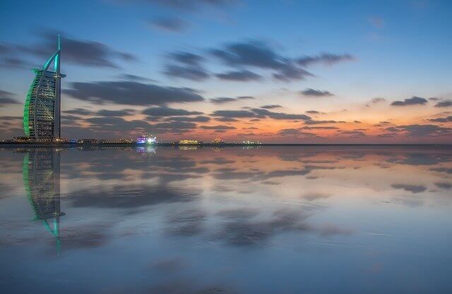 Le Burj Al Arab au crépuscule