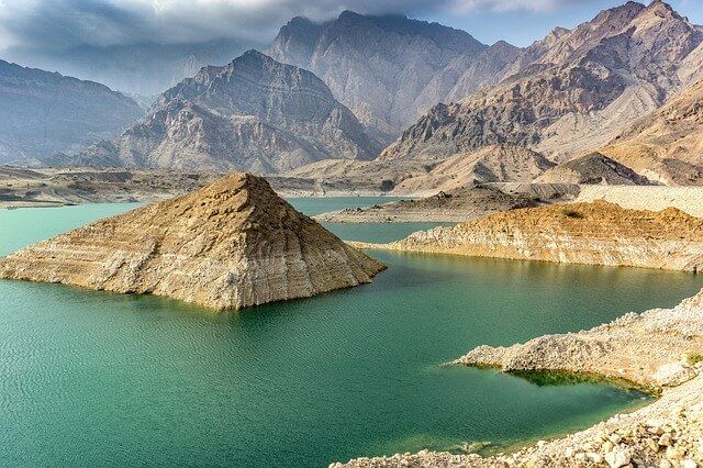 Lake between the Hajar mountains